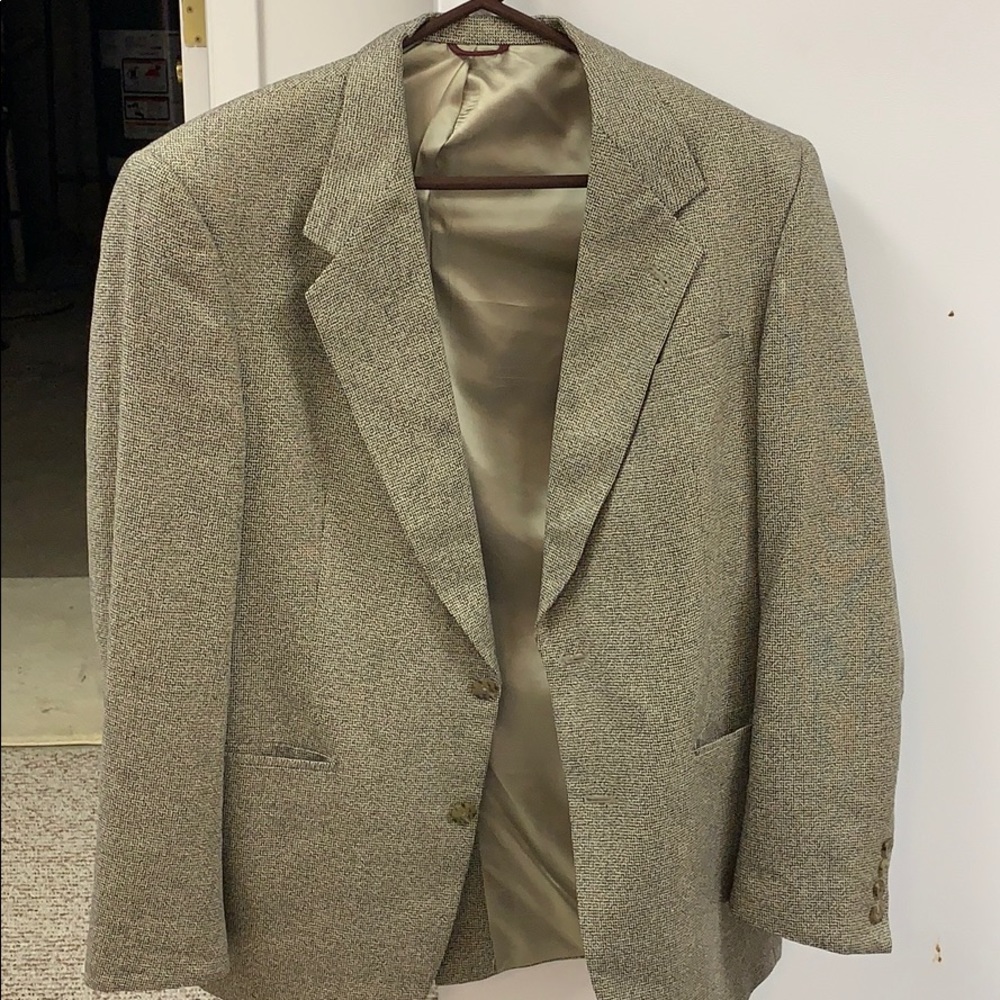gray sport coat